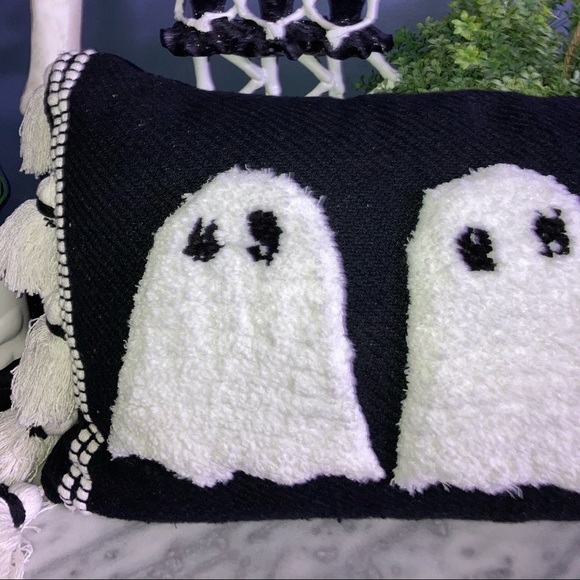 Halloween ghost pillow - Picture 3 of 5